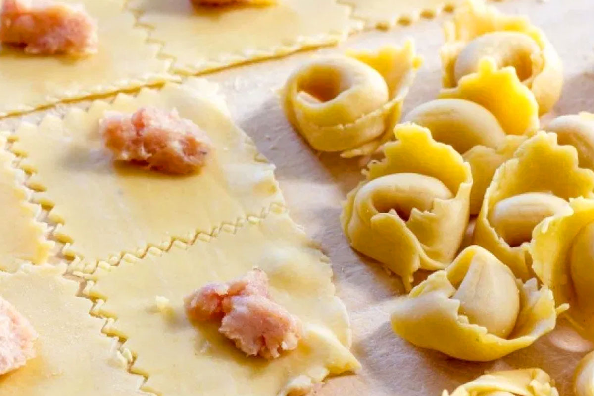 https://www.villasanmartino.info/wp-content/uploads/2020/10/esperienze-tortellini.jpg